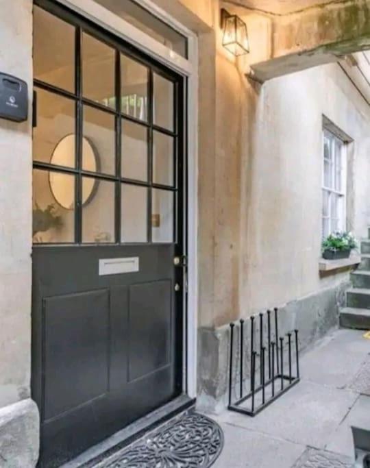 St Marg'S Hideaway; Grade II Listed Luxury Apartment In The Heart Of Cheltenham - Gateway To The Cotswolds! Sleeps 4 - Outdoor Seating And Free Private Parking! Extérieur photo