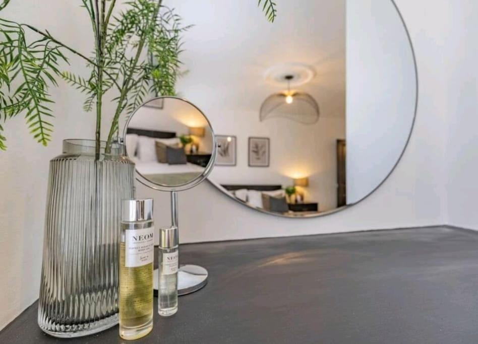 St Marg'S Hideaway; Grade II Listed Luxury Apartment In The Heart Of Cheltenham - Gateway To The Cotswolds! Sleeps 4 - Outdoor Seating And Free Private Parking! Extérieur photo